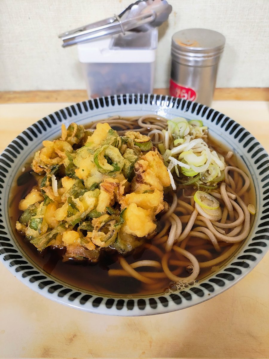 相州そば関内本店
イカねぎ天そば
いい立ち食い蕎麦屋見つけたー
美味かった！