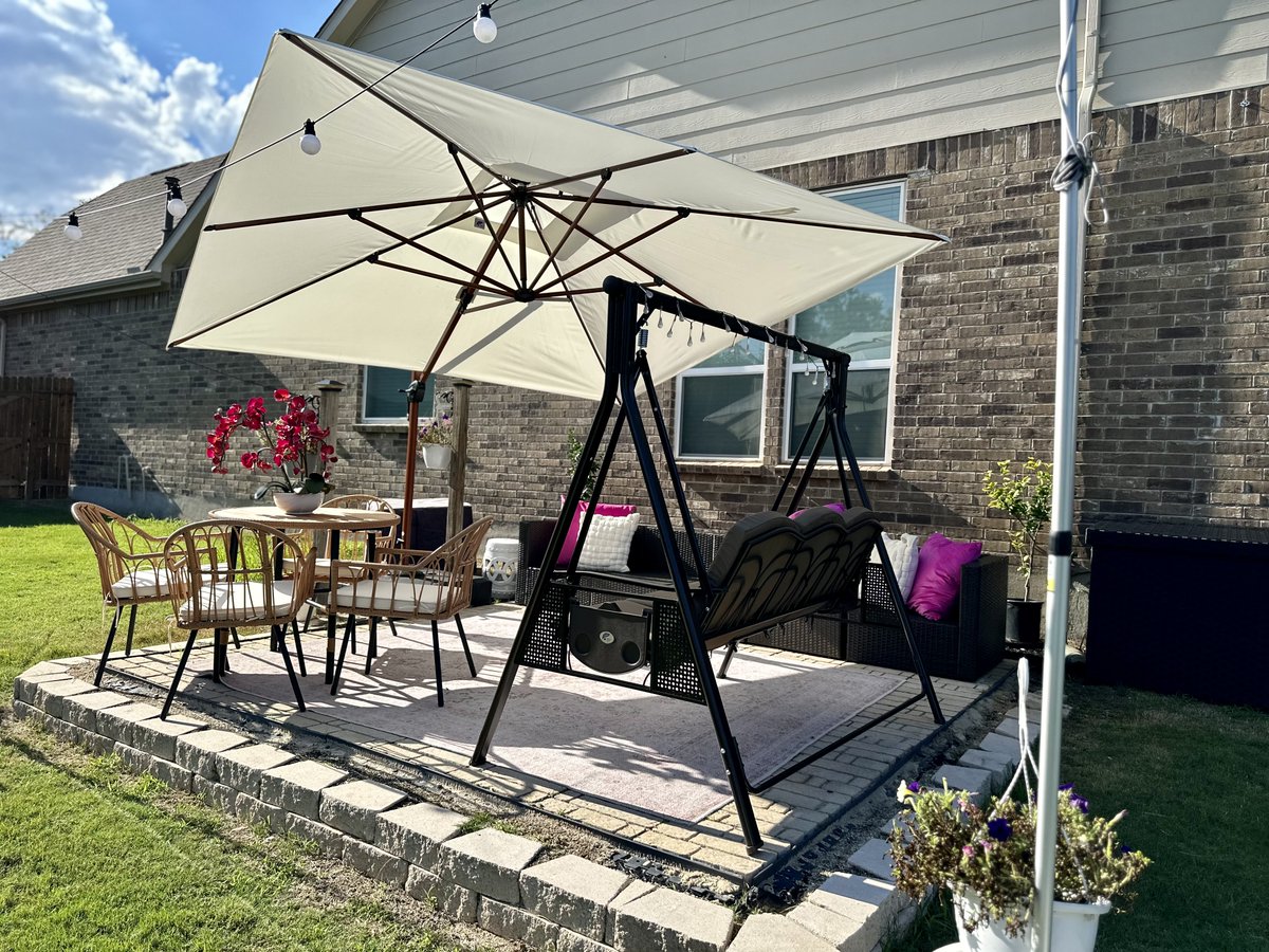 Beneath the comforting shade of the patio umbrella, find respite from the summer's embrace！
#patiolife #PatioUmbrella #OutdoorEntertaining  #outdoorliving #RelaxationStation #GardenDecor