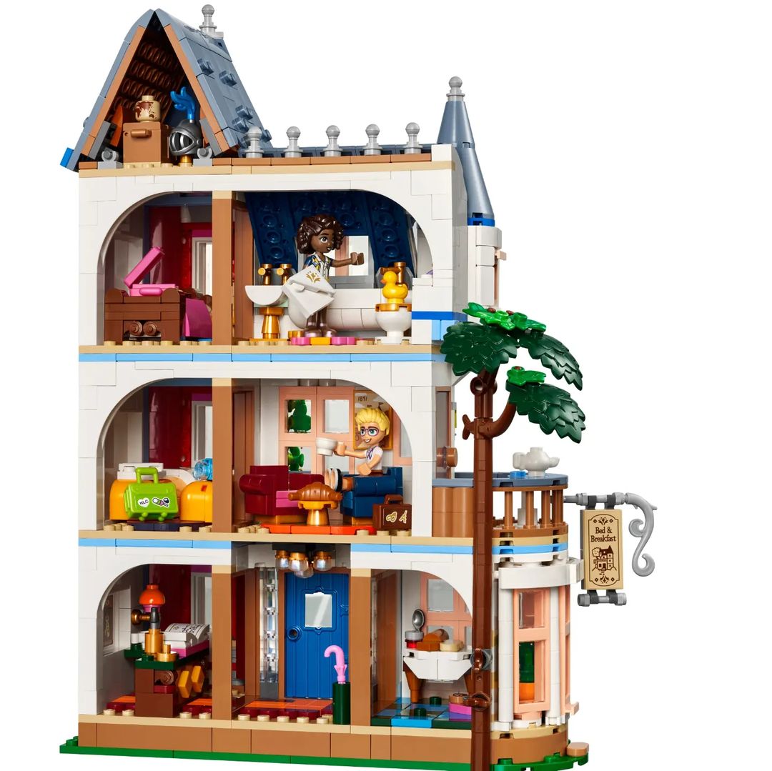 LEGO Friends Castle Bed and Breakfast (42638) Revealed We're still awaiting the full reveal of the summer 2024 LEGO Friends sets but Lucky Bricks has posted one fairly large one with the Castle Bed and Breakfast (42638). thebrickfan.com/lego-friends-c… #LEGO #LEGOFriends #Friends