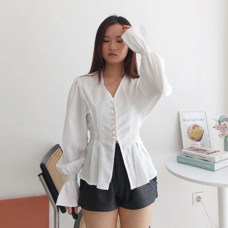 ・₊✧ rekomendasi top; shirt • blouse • kemeja atau atasan apapun (broken white edition)

a thread ; shopee