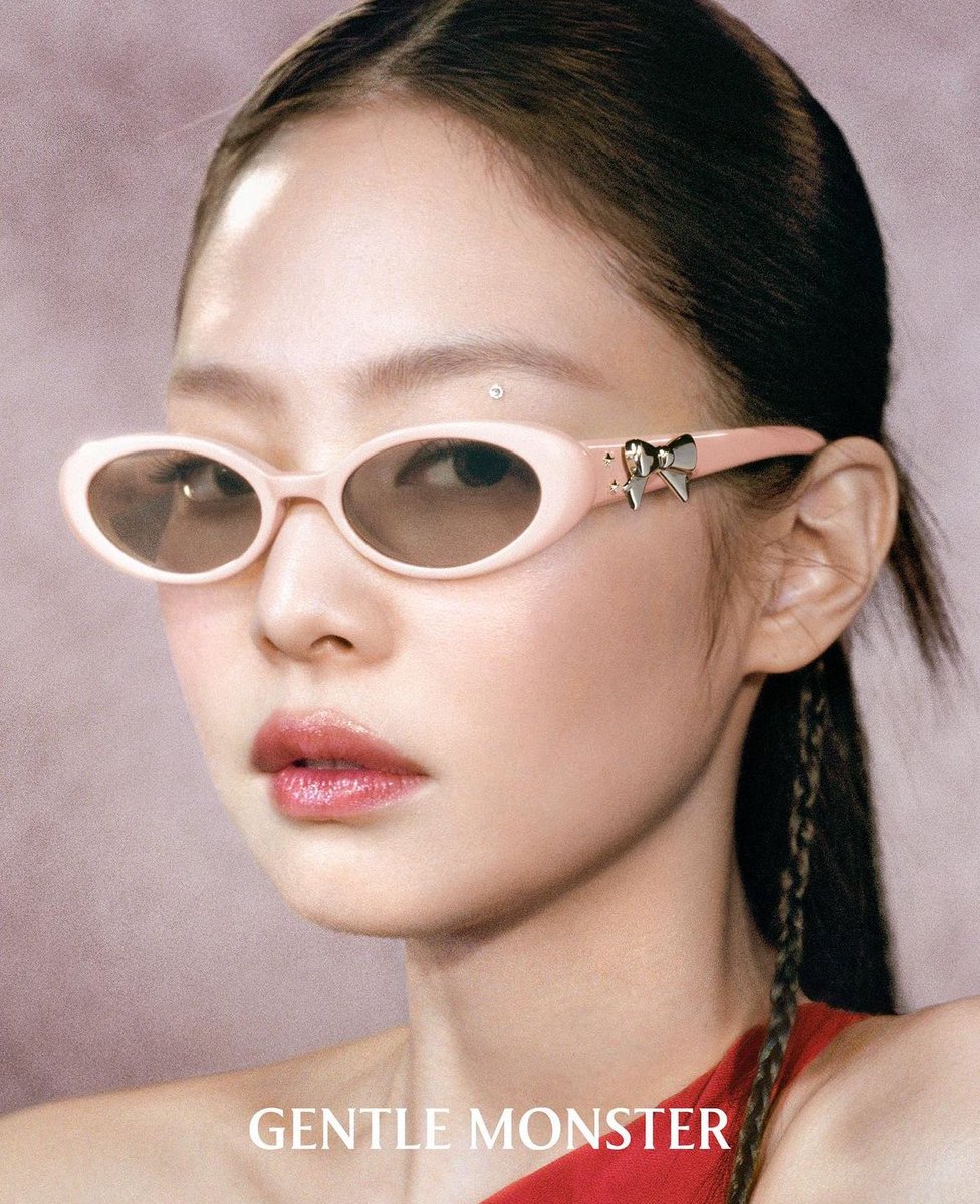 jennie wearing glitter 02 and hush p7 for gentle monster