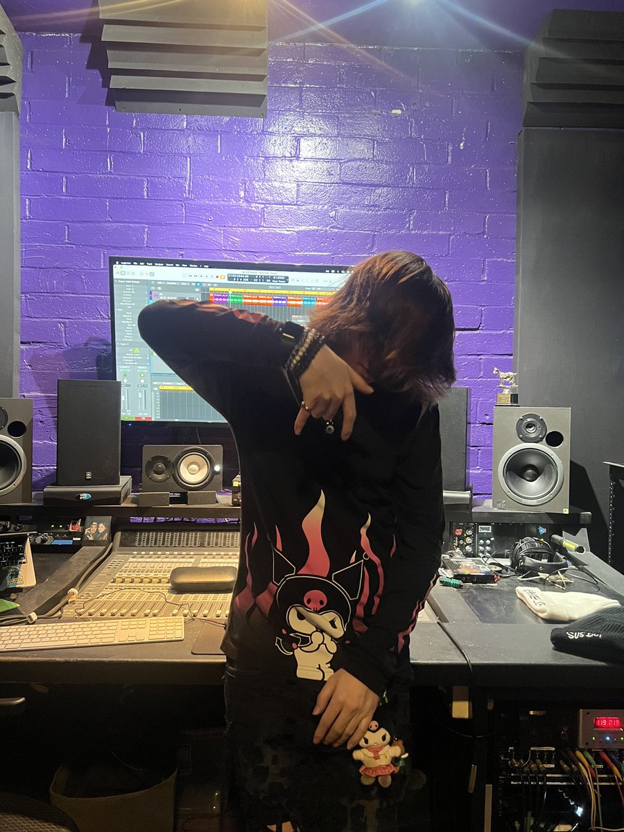 lilbruhgwop's tweet photo. Finishing the album… 🪄✨😈🎶🎧
Music video dropping may 4th 🎥🎬
#albummode #ominalabs #witchkitty https://t.co/GtSn5SoMTR