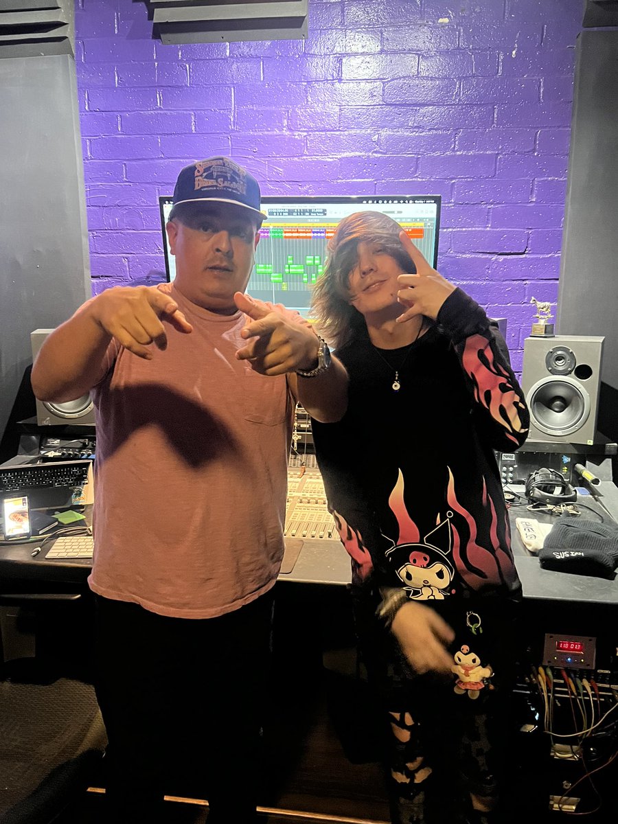 lilbruhgwop's tweet photo. Finishing the album… 🪄✨😈🎶🎧
Music video dropping may 4th 🎥🎬
#albummode #ominalabs #witchkitty https://t.co/GtSn5SoMTR
