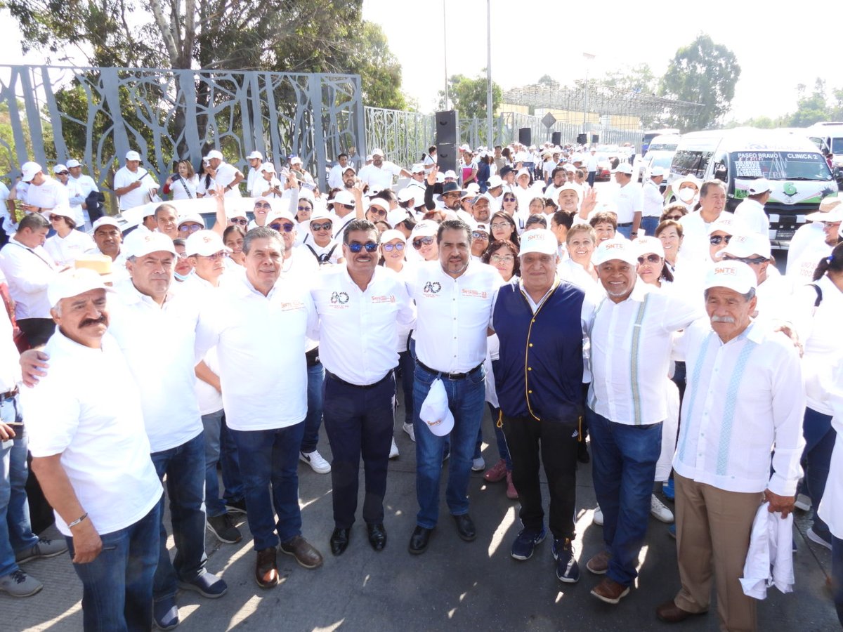 🧑‍🏫✊Un contingente de más de 15 mil maestros, afiliados a la sección 23 del SNTE, participaron en la marcha del primero de mayo en Puebla para conmemorar el “Día Internacional del Trabajo” y exigir respeto a sus demandas ow.ly/l5E550RuhXB