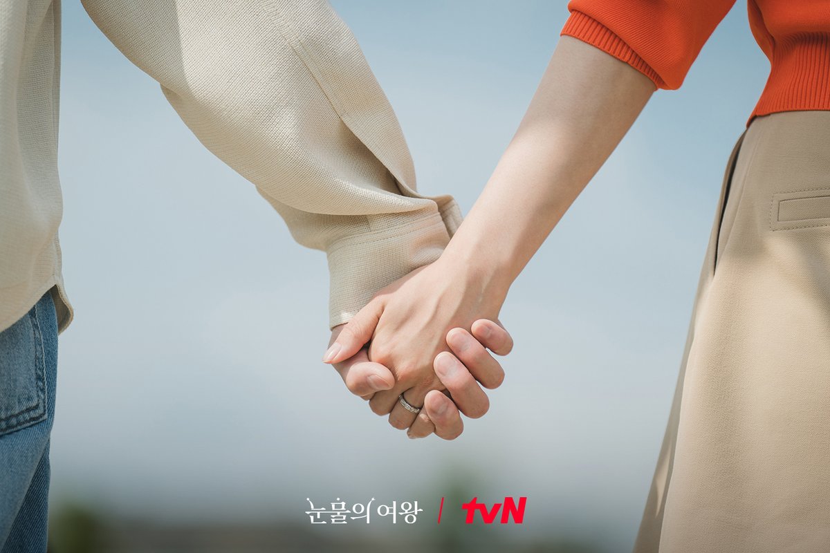 수빈이👶 : 엄마 아빠는 결혼기념일이 언제예요?
백홍💑 : 오늘이야❤

백홍 부부의 결혼기념일을 맞아✨
티벤이 입수해 온 ✧٩(•́⌄•́๑)و ✧
사랑스러운 신혼 시절 사진을 드려요🥰

#눈물의여왕 #QueenofTears
#tvN #tvN에서봐 #스트리밍은TVING