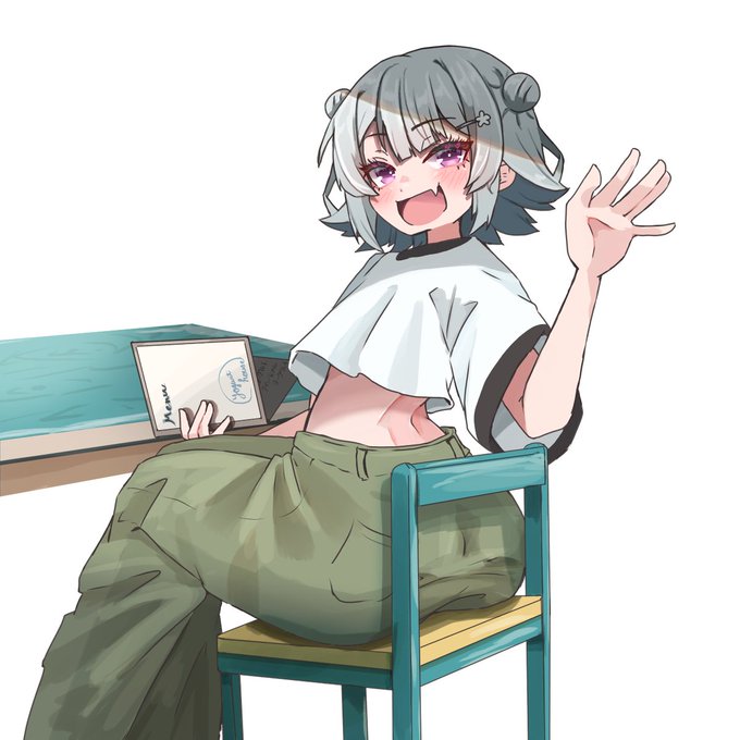 小春六花「ヘイ!店員さんっ!ヘイヘーイ!」 