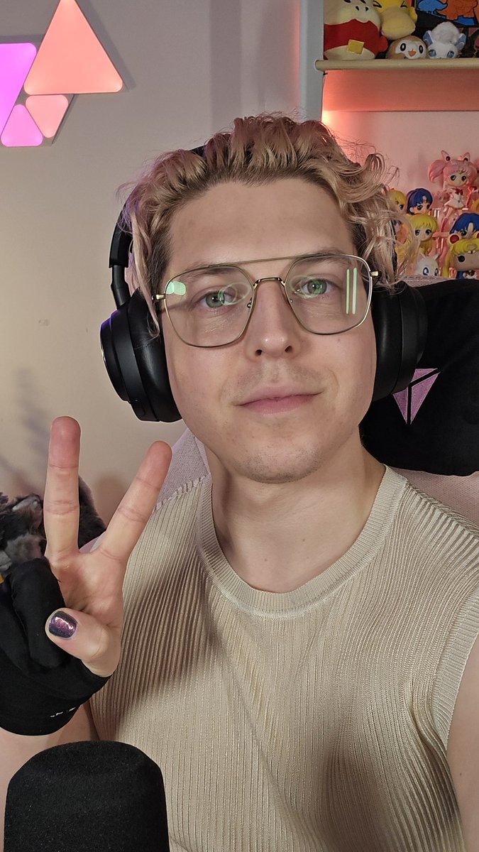 Hello I am back from my hiatus heheuwu let's draw!!!
Twitch.tv/prismical