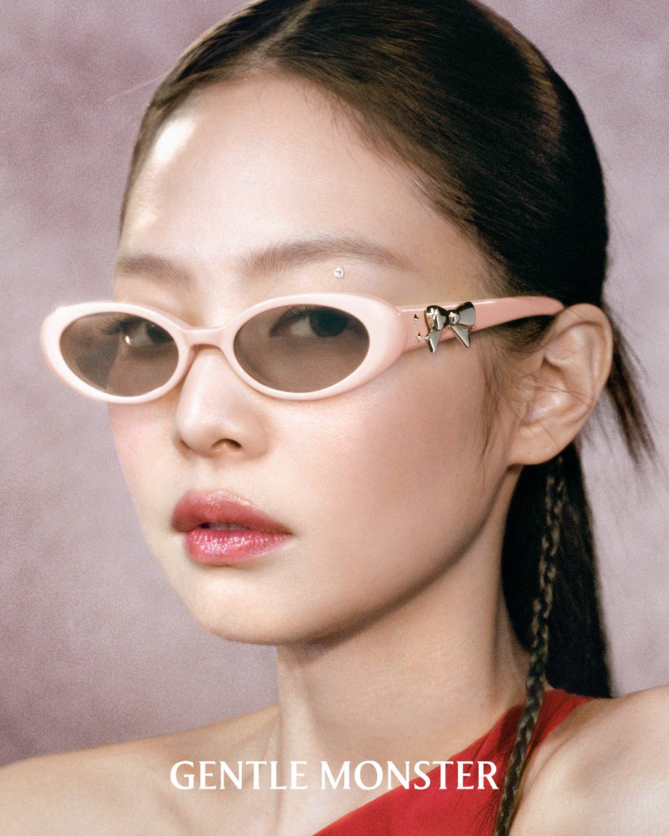 _GentleMonster_'s tweet photo. JENTLE SALON imagined by Gentle Monster and Jennie

Photographed by Petracollins, instills a sense of magic through an analog lens, inviting into the JENTLE SALON dreamscape⁣

#GENTLEMONSTER #JENTLESALON #GENTLEMONSTERXJENNIE https://t.co/I1ikQEkPba