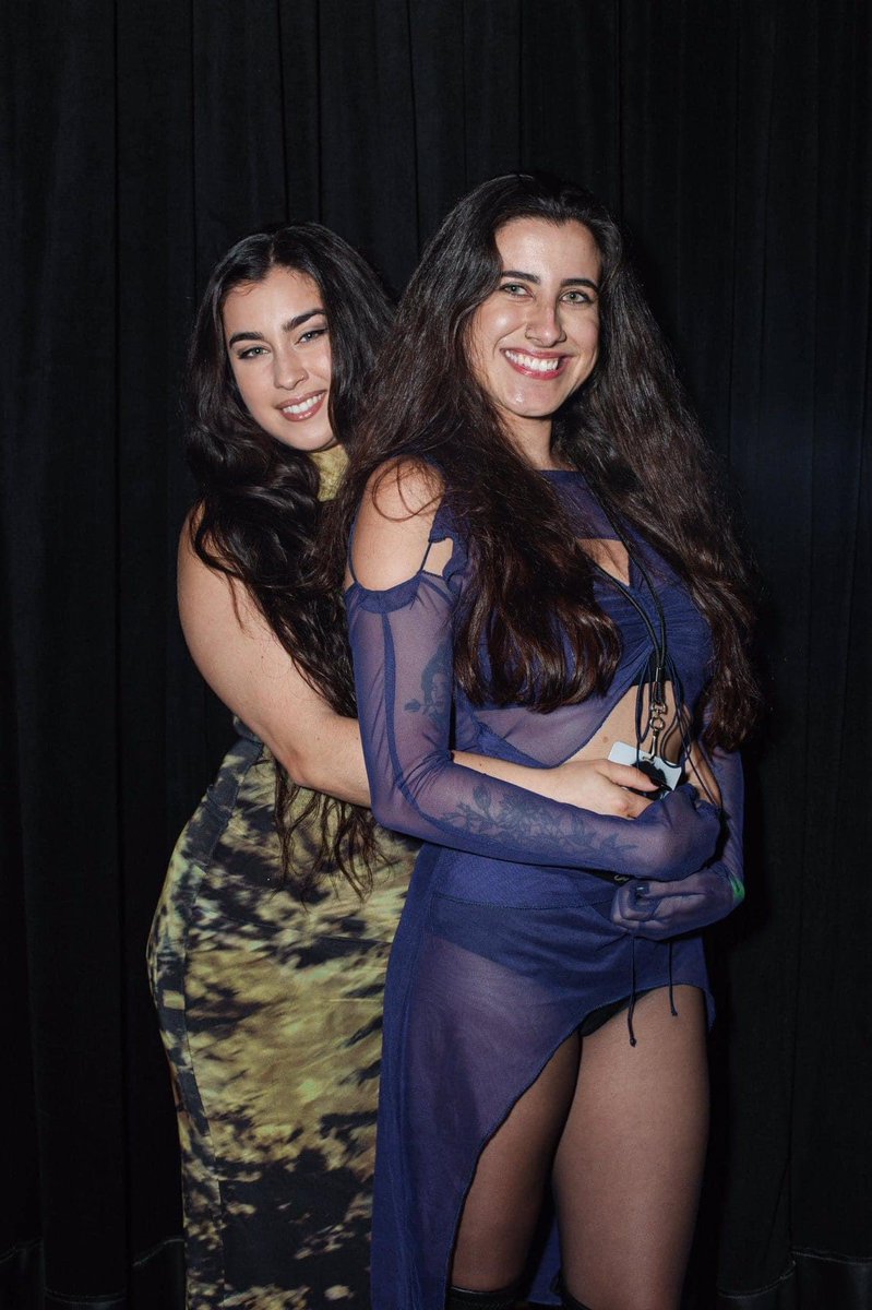 itschriswtf's tweet image. OMG LAUREN MET LAUREN FROM 5H COVER IN BRAZIL 🤧 @LaurenJauregui @5HCoverbr