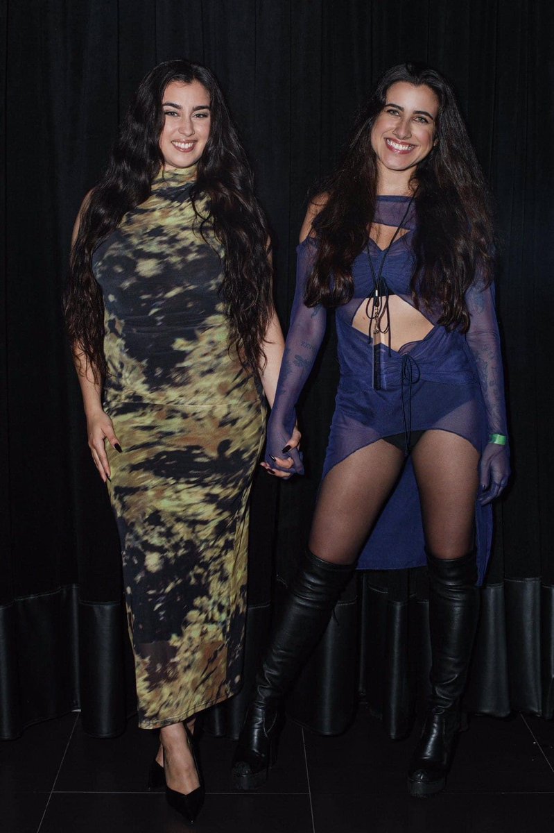 itschriswtf's tweet image. OMG LAUREN MET LAUREN FROM 5H COVER IN BRAZIL 🤧 @LaurenJauregui @5HCoverbr