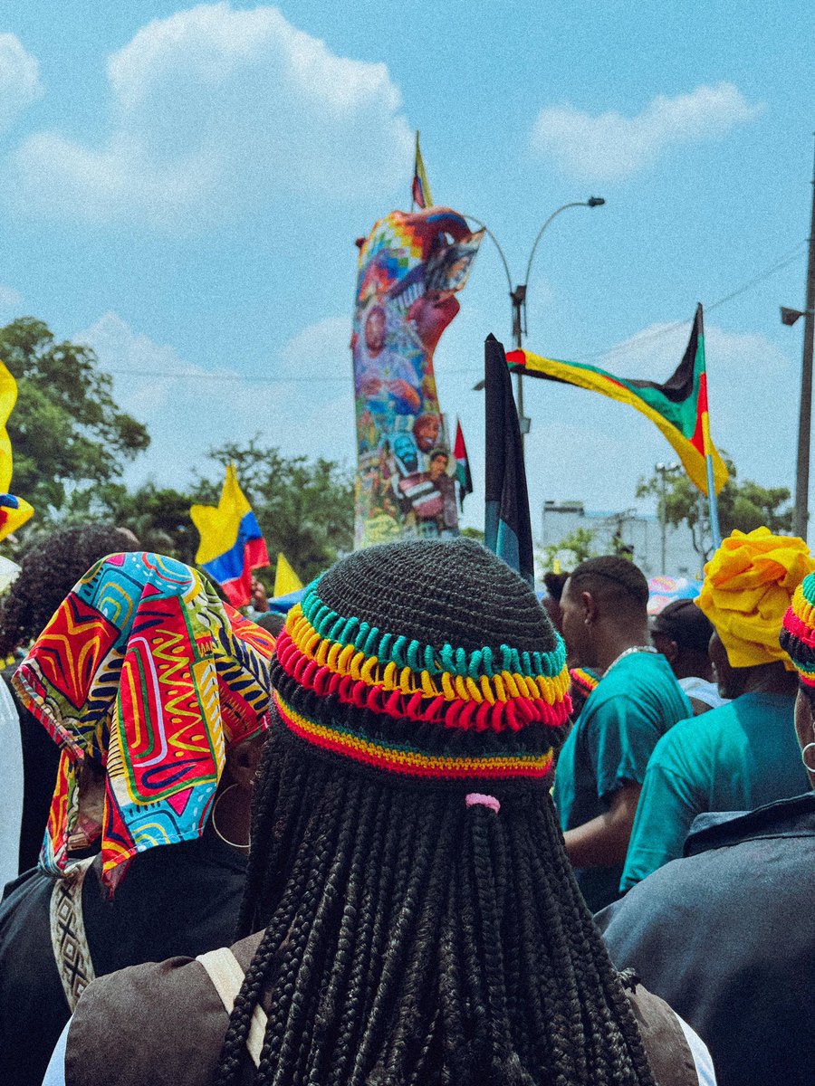 VosRebelde's tweet photo. ¡Desde las calles de Cali, la sucursal de la resistencia, nuestra voz se alza!

Hoy, en el día de lxs trabajadorxs, marchamos desde Univalle hasta Puerto Resistencia, capturando cada momento en que el pueblo grita por justicia, paz y reconciliación. 1/2 https://t.co/OOE2Ky5gut
