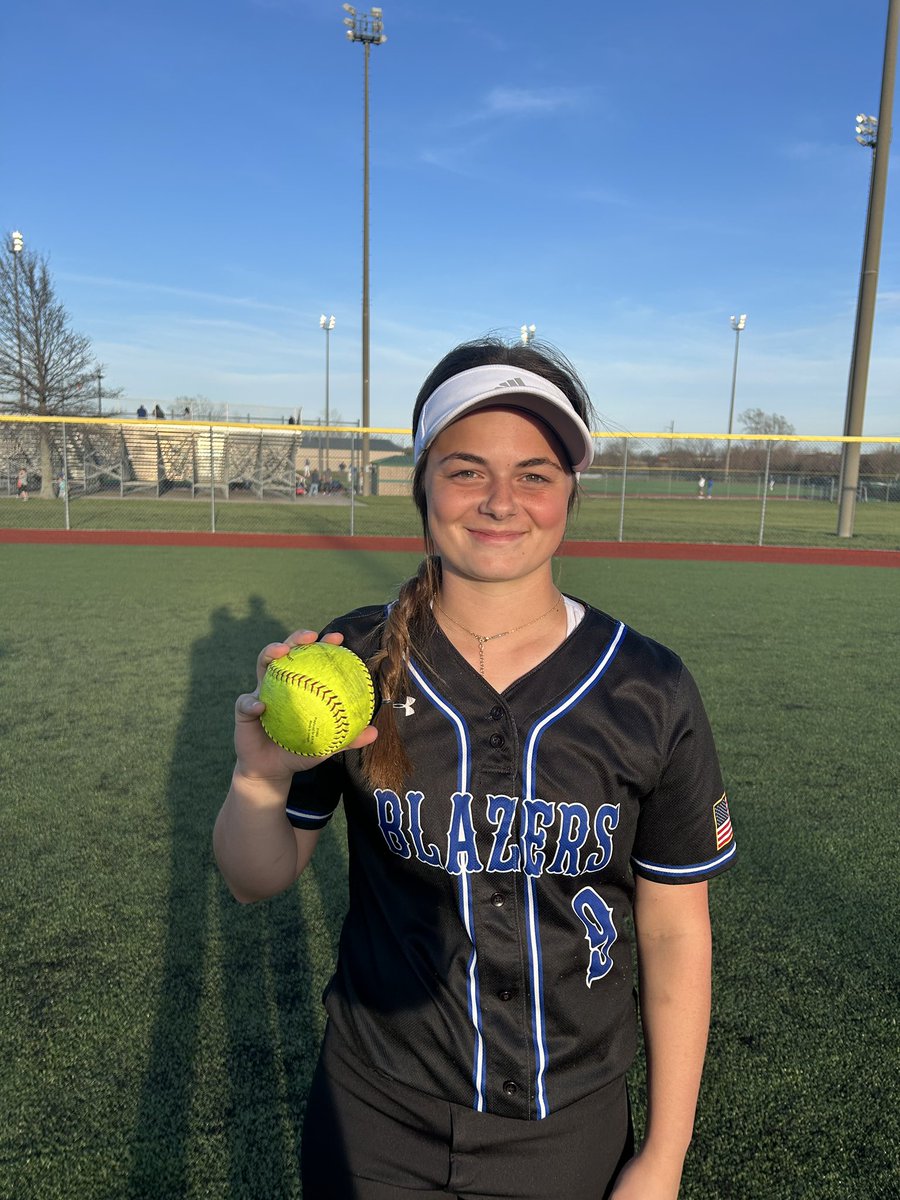 Anna Fitzgibbons staying locked in at the plate tonight vs SMN going 2-4 with 2 RBI’s!!  Last night vs SME, Anna went 2-2!! 💪🔥