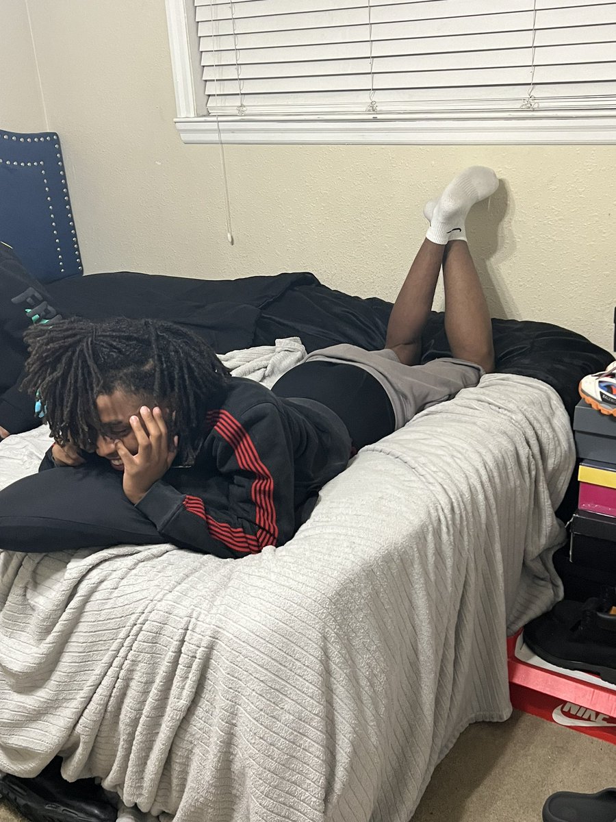 lahclea7's tweet image. POV: