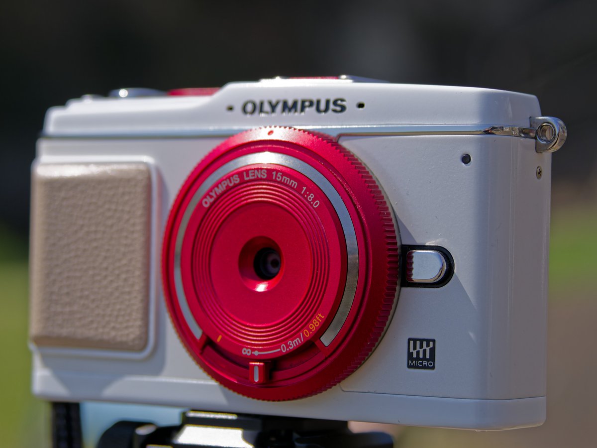 PhotTondotNet's tweet photo. パンフォーカススナップスタイル
#myOlympusPEN
#Olympus #penepm2 #epm2 #penep1 #ep1 + #bcl1580
#OlympusPEN
流行りハッシュタグに便乗していくぅw
E-PM2のほうが小さくて軽い!
ですが、E-P1はレンズマウントの盛り上がりがないのでBOX感半端なくて収まりはこっちのほうがすっきりしてるかも https://t.co/WMgFj9ufnJ