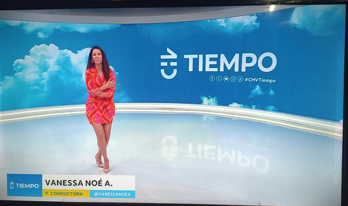 Que sea un gran mes y para eso, viendo el informe de #ElTiempoCHV en este 1/mayo con #LaTrabajadoraMasLinda @vanessanoea... Que sea un gran mes Vane 😘, muchísimas gracias por cada informe y cada saludo... #Zico manda langüetazos 🐶... Besitos