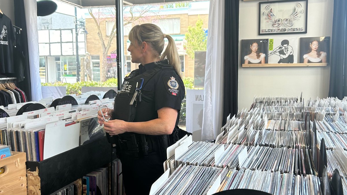 C1st unit member Cst Michel was out for 'Walk the beat Wednesday' in Cloverdale. C1st members met with many store owners, 'listening to all voices in the community', the C1st motto. #WalkthebeatWednesday #SPS #connection #copwhocares