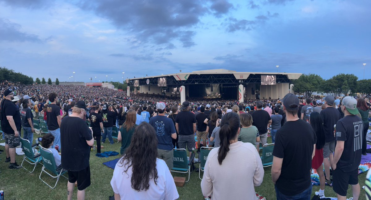 Packed house tonight!
@foofighters
