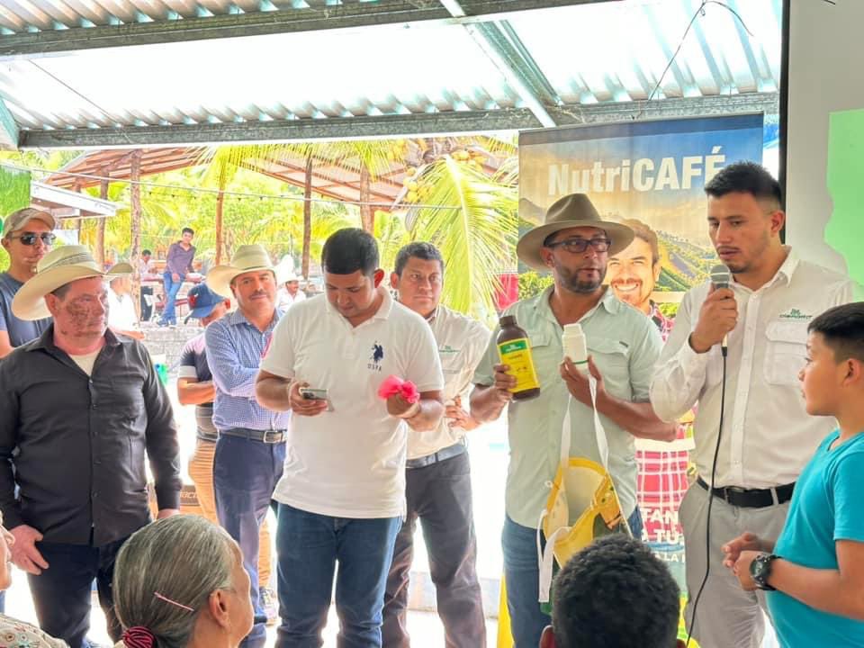 ¡𝗙𝗲𝗹𝗶𝘇 𝗱𝗶́𝗮 𝗱𝗲𝗹 𝘁𝗿𝗮𝗯𝗮𝗷𝗼𝗿❗

Haciendo honor a este día, sostuvimos una reunión con caficultores

Junto a nuestro Alcalde 𝑨𝒓𝒎𝒂𝒏𝒅𝒐 𝑹𝒐𝒅𝒓𝒊́𝒈𝒖𝒆𝒛, pudimos escuchar y acompañarles en la capacitación tecnificada, y dotándoles de equipo e insumos.