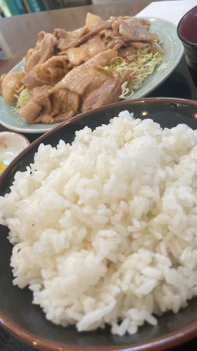 花巻市　さかえ屋本店

満にらラーメントッピング全乗せ
バラ味噌定食

スープ美味い✨✨✨
バラ味噌も量が多く美味い✨✨✨

ご馳走様でした😋