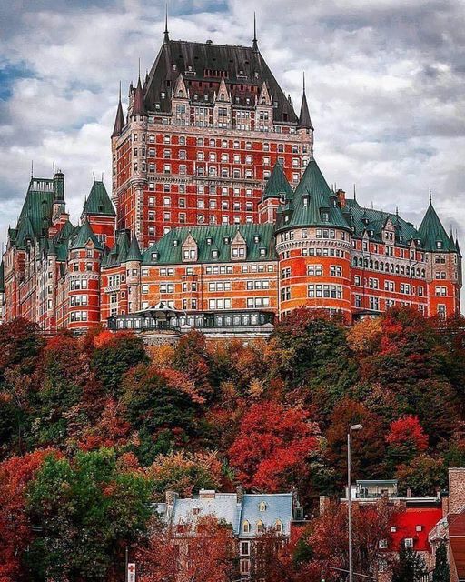 WOW!! Château Frontenac: Quebec, Canada en.wikipedia.org/wiki/Ch%C3%A2t… // @BooksStlouis @Amazing_Women01 @Ozark_LadyMo @ShepherdForMO @geeklyamanda @kennettian @wordrefiner @jgmacleodauthor @claudia_oltean @petercbradbury @SEvanTownsend @SusanneLeist @barrett_t…