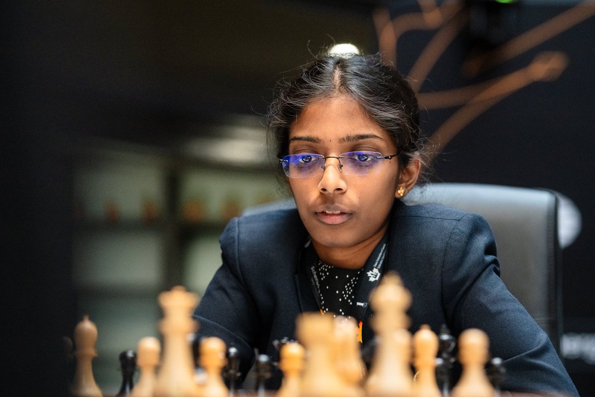 International Chess Federation awards Grandmaster title to Indian #Chess prodigy Vaishali Ramesh Babu.

✨This remarkable achievement makes Vaishali the 3rd Indian female Grandmaster, joining Koneru Humpy and Harika Dronavalli.