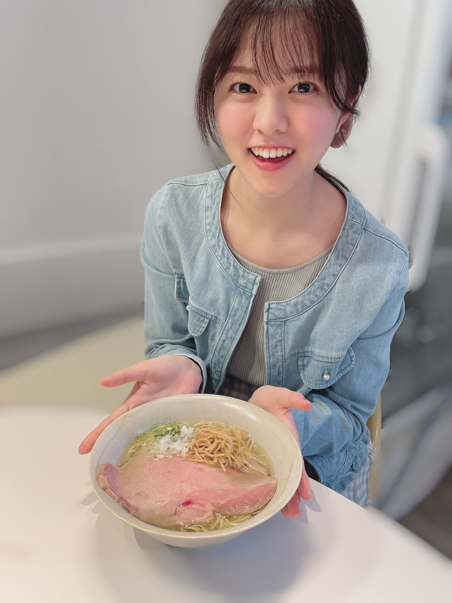 おはよ大磯の『海そば』というお店で ラーメン食べたよ🍜 大きなチャーシューに、貝の旨味が最高でした〜🤤 #菜ーメン