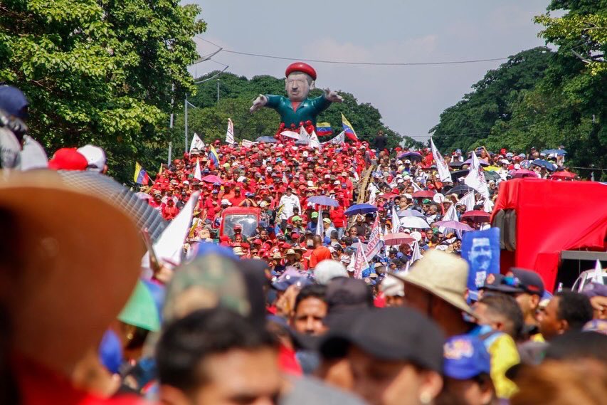 A pesar de las adversidades impuestas por sanciones y bloqueos injustos, la masiva movilización en el #DíaInternacionalDelTrabajador fue un poderoso mensaje de apoyo a nuestro Gobierno Bolivariano y al conductor de victorias, nuestro Presidente @NicolasMaduro.