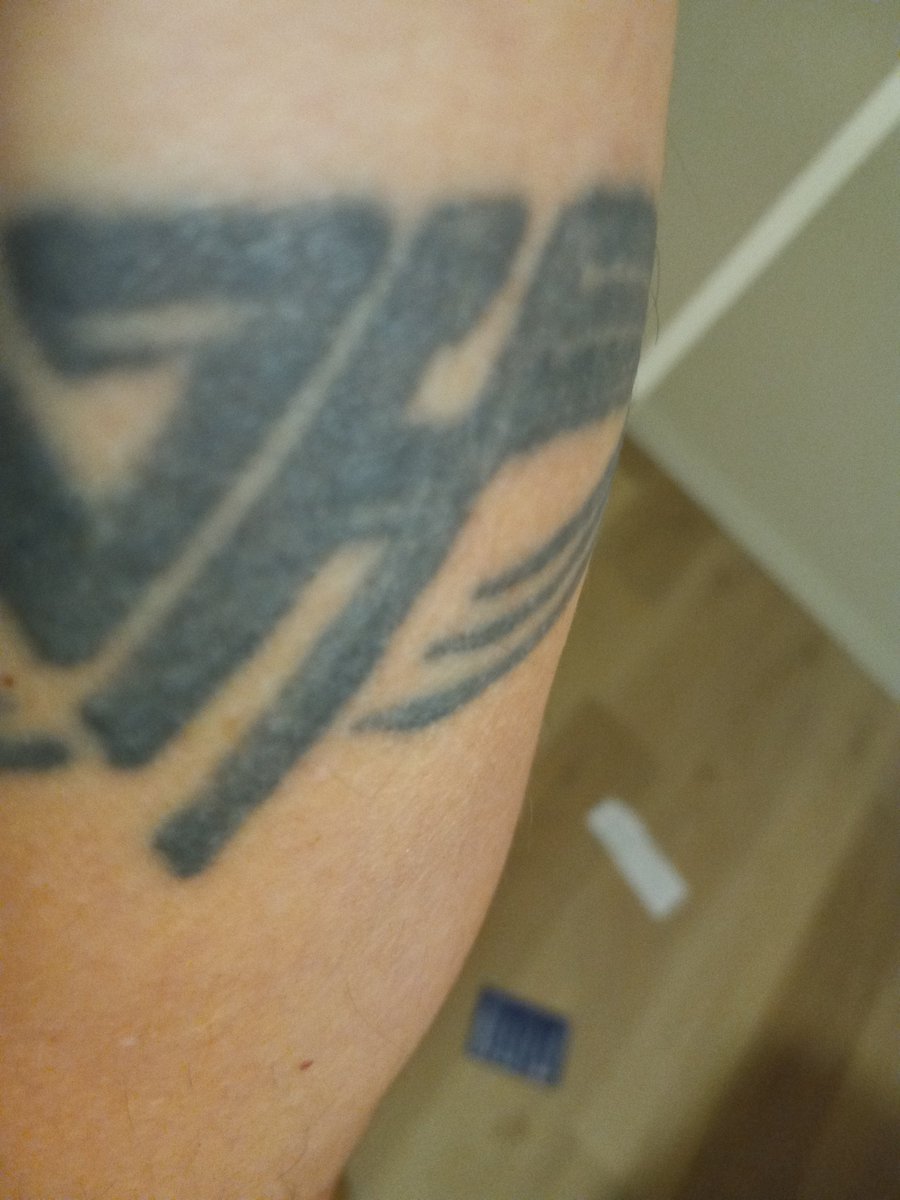 Ok y'all was that Ben and @JeffProbst doing @VanHalen songs??? Just my FAVE group EVER...#Survivor #Survivor46 @survivorcbs 🎸 🤘 (sorry bad pic plus tattoo is 25 yrs old)