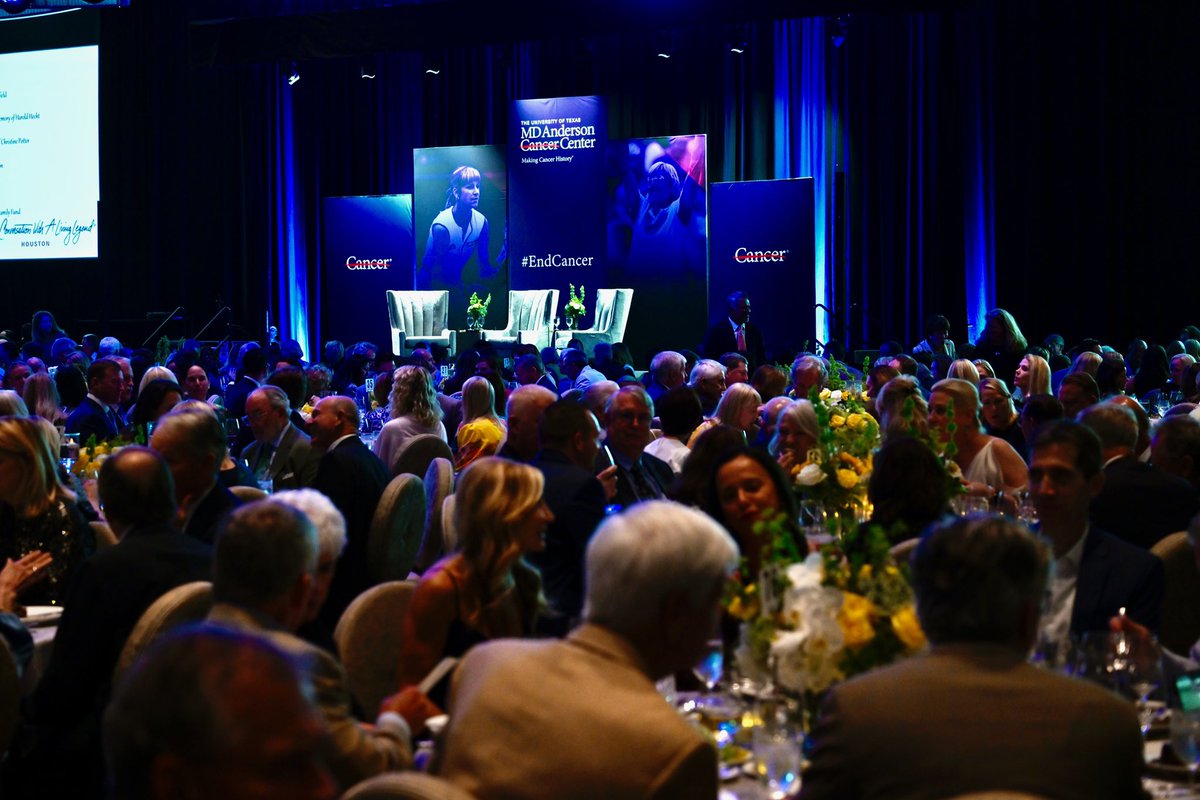 What a fantastic evening @MDAndersonNews' A Conversation with a Living Legend honoring @Martina and @ChrissieEvert. Thanks, @RobinRoberts, for interviewing two extraordinary tennis players and to our supporters for helping us raise more than $1.5 million. #EndCancer