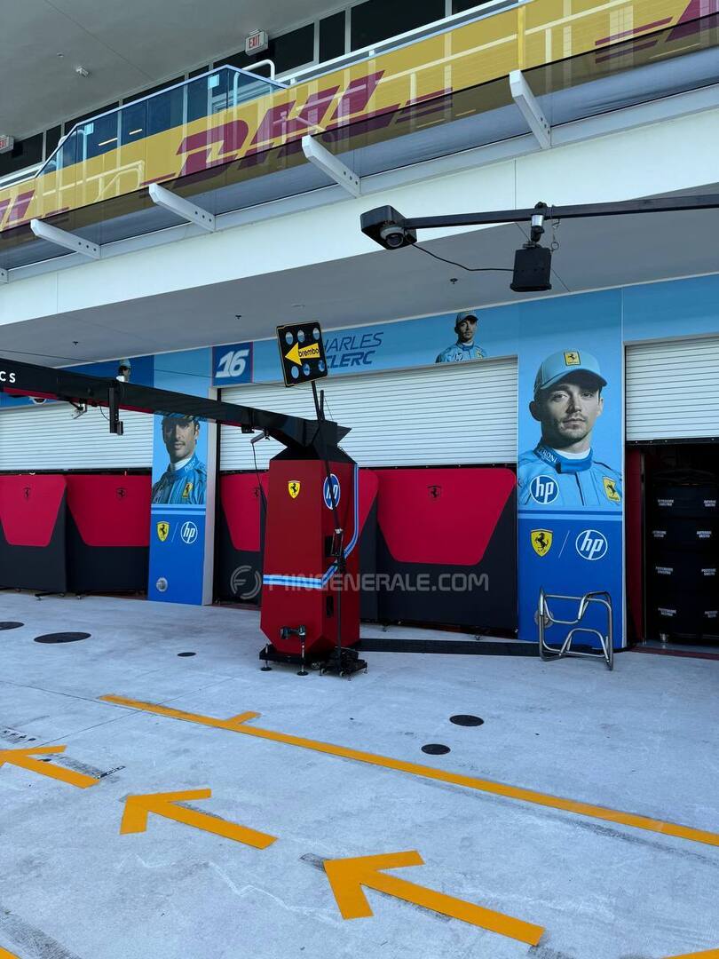A Scuderia Ferrari egy különleges 'bemutatóra' készül Miamiban. (Több mint valószínű, hogy a HP-vel kötött egyességük álltal kékre festett autó bemutatója lesz.) 🔵

📸 : F1ingenerale, ElPitWall

#Ferrarista #EssereFerrari #F1 #MiamiGP 🇺🇲