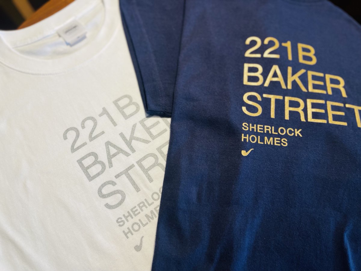 HayakawaFactory's tweet photo. Tシャツの季節になってきました👕
今年の夏のワードローブの1枚にぜひ✨

「Tシャツ 
　シャーロック・ホームズ　221B BAKER STREET」
　https://t.co/HweuLR5Fxr
　
　色はネイビー／ゴールドとホワイト／シルバーの２種類✨
　バックプリントはホームズマークをワンポイントで🕵️ https://t.co/oqF0KfChGo
