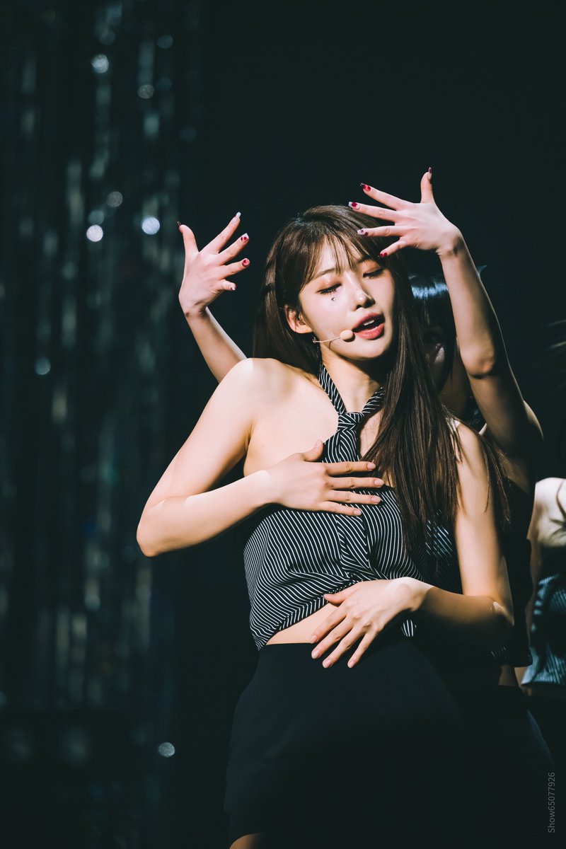 Show65077926's tweet photo. 2024 EVERGLOW JAPAN CONCERT 
[ALL MY GIRLS] Zepp Namba

#Sihyeon #シヒョン #시현 
#EVERGLOW #에버글로우
#エバグロ #エバーグロウ
#ALL_MY_GIRLS_IN_JAPAN https://t.co/q2Fm58bpvi