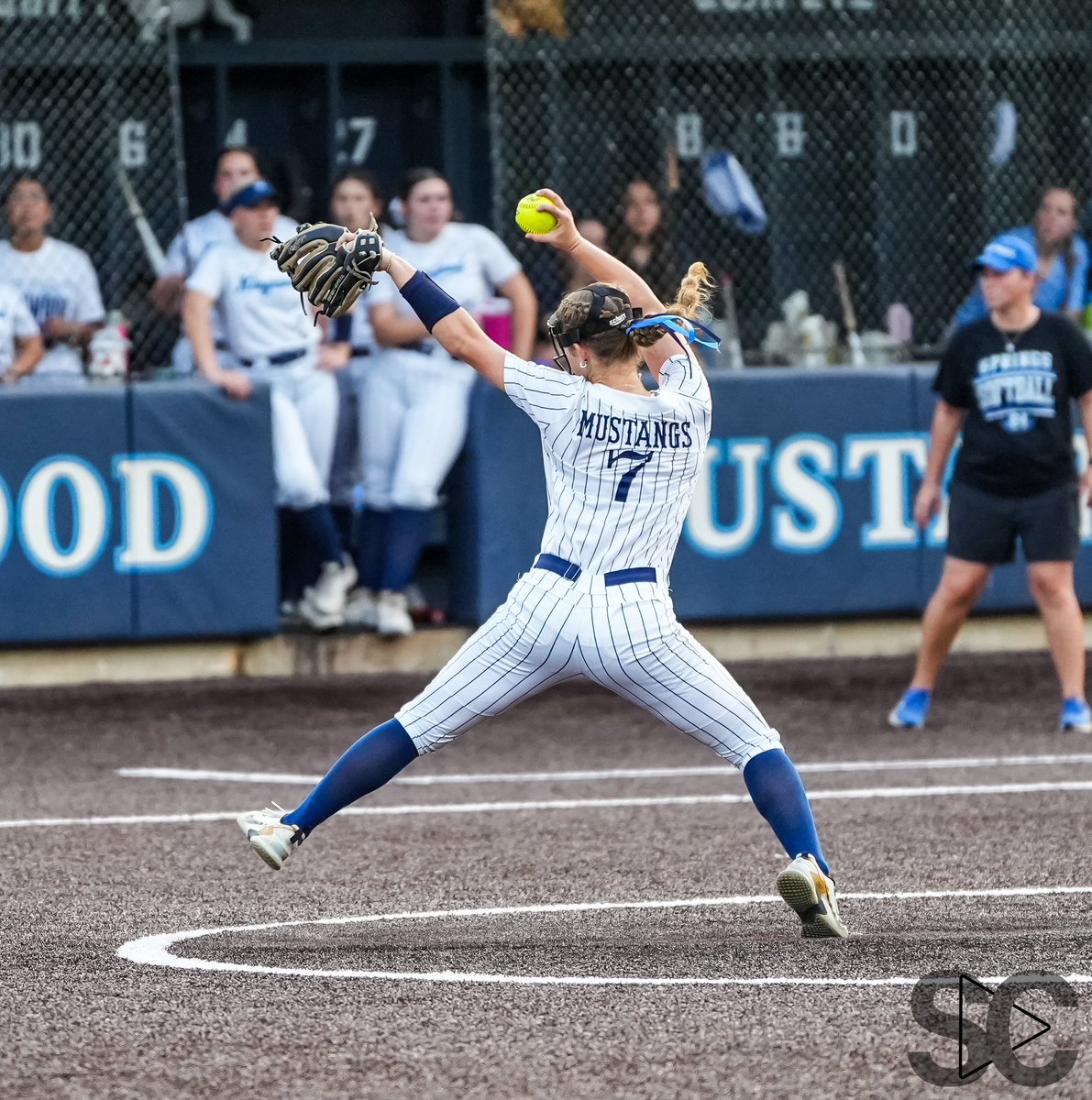 The Kingwood Lady Mustangs dominated Clear Springs in game 1 tonight of the area round, securing a decisive 12-1 victory fueled by an impressive offensive display. ‘24 Ava Jolley set the tone early with a two-run double in the first inning, propelling the team to a 2-0 lead. In
