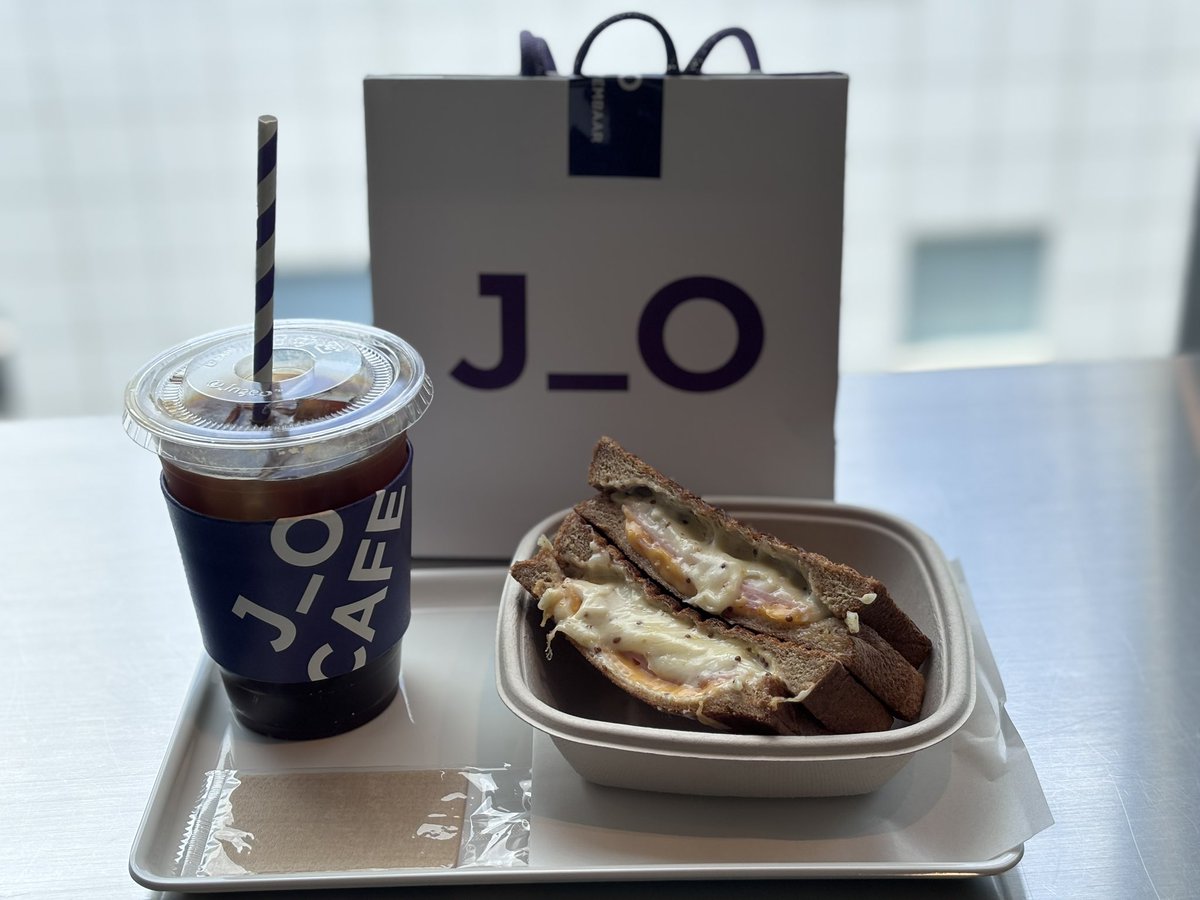 ＃JANTJE_ONTEMBAAR →  #J_O_CAFE
ハンドクリームのお土産買ってランチ🍽️
幸せ❤️