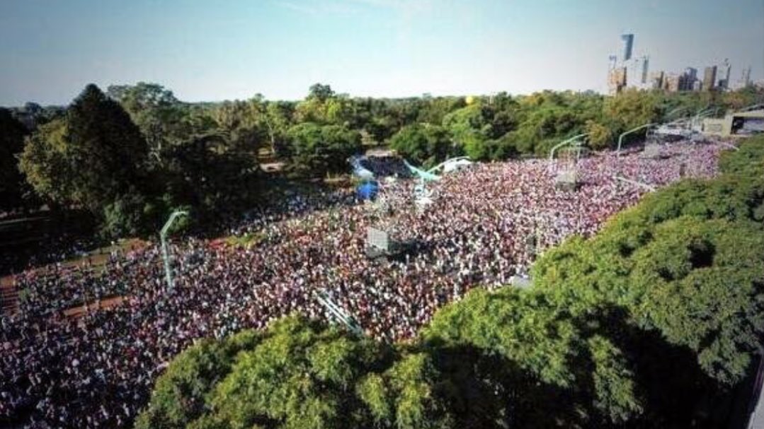 Se cumplen 10 AÑOS de la 'Juntada Tinista'. Un show gratuito en Buenos Aires donde TINI interpretó las canciones de Violetta y covers. Asistieron más de 300.000 personas.