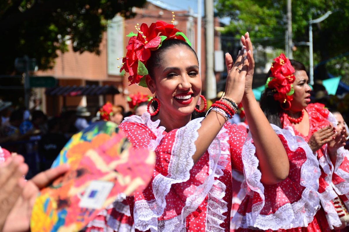Valledupar está viviendo una de las celebraciones más grandes del país. Sus calles se visten de tradición, folclor y mucho color, que demuestran la alegría de nuestra gente.

#FestivalVallenato #Vallenato #LaVozTenorDelVallenato @mincultura