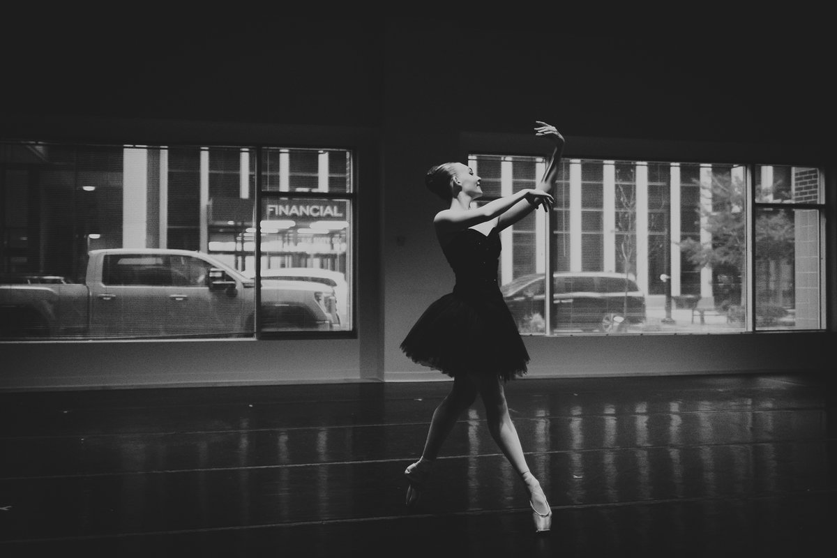 The Financial Center in downtown #DSMUSA has never looked so good, courtesy of @BalletDM. 🩰🖤