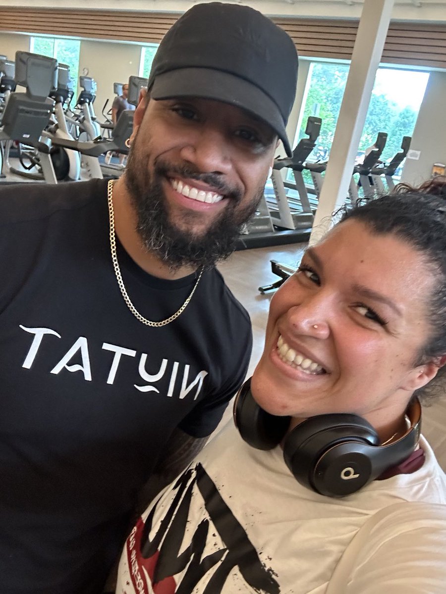 Jimmy Uso sighting at the gym

📸: @DezyBaby