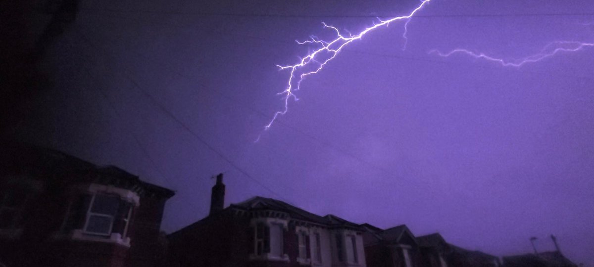 One of the money shots from the beautifully wild lightning here in Southampton #Lightning #thunderstorm