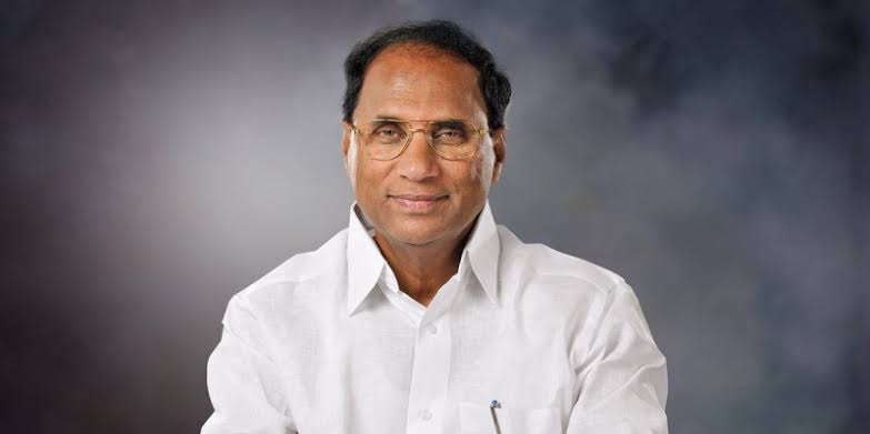 ncbn's tweet photo. వైద్యుడిగా ప్రజలకు సేవలందిస్తూ... ఎన్టీఆర్ పిలుపుతో రాజకీయాల్లోకి వచ్చి పల్నాడు సీమలో హింసా రాజకీయాలకు సామాజిక చికిత్స అందించి పల్నాటి పులిగా పేరుబడ్డారు డాక్టర్ కోడెల శివప్రసాదరావు. ప్రజలను పార్టీ శ్రేణులను కాపా��ుకుంటూనే పల్నాడు సీమకి  అభివృద్ధి అందించిన చిరస్మరణీయుడు కోడెల జయంతి సందర్భంగా ఆయన స్మృతికి నివాళులు