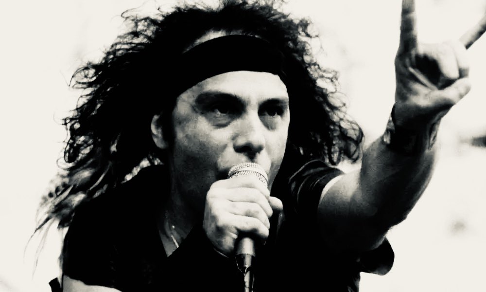 And shame on you
You've stolen the day
Snatched it away
But I saw the sky
And I never want to die
Now you know the reason why
I say oh shame on the night
You don't care what you've done
So I think I'd better run
#RonnieJamesDio #HeavyMetal @VinnyAppice1 #classicrock
