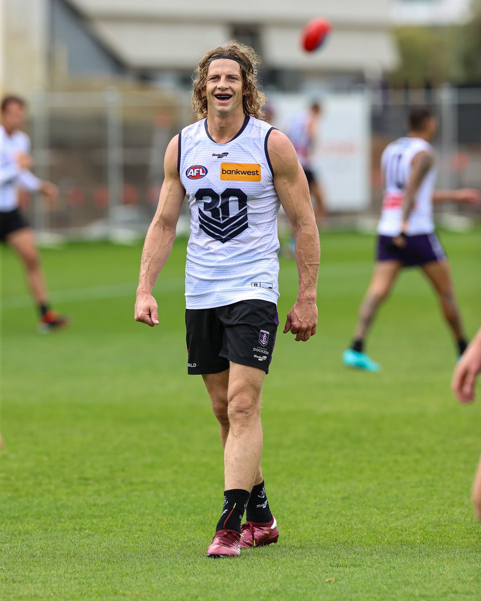 Zoom in on Nat’s mouthguard.

#foreverfreo