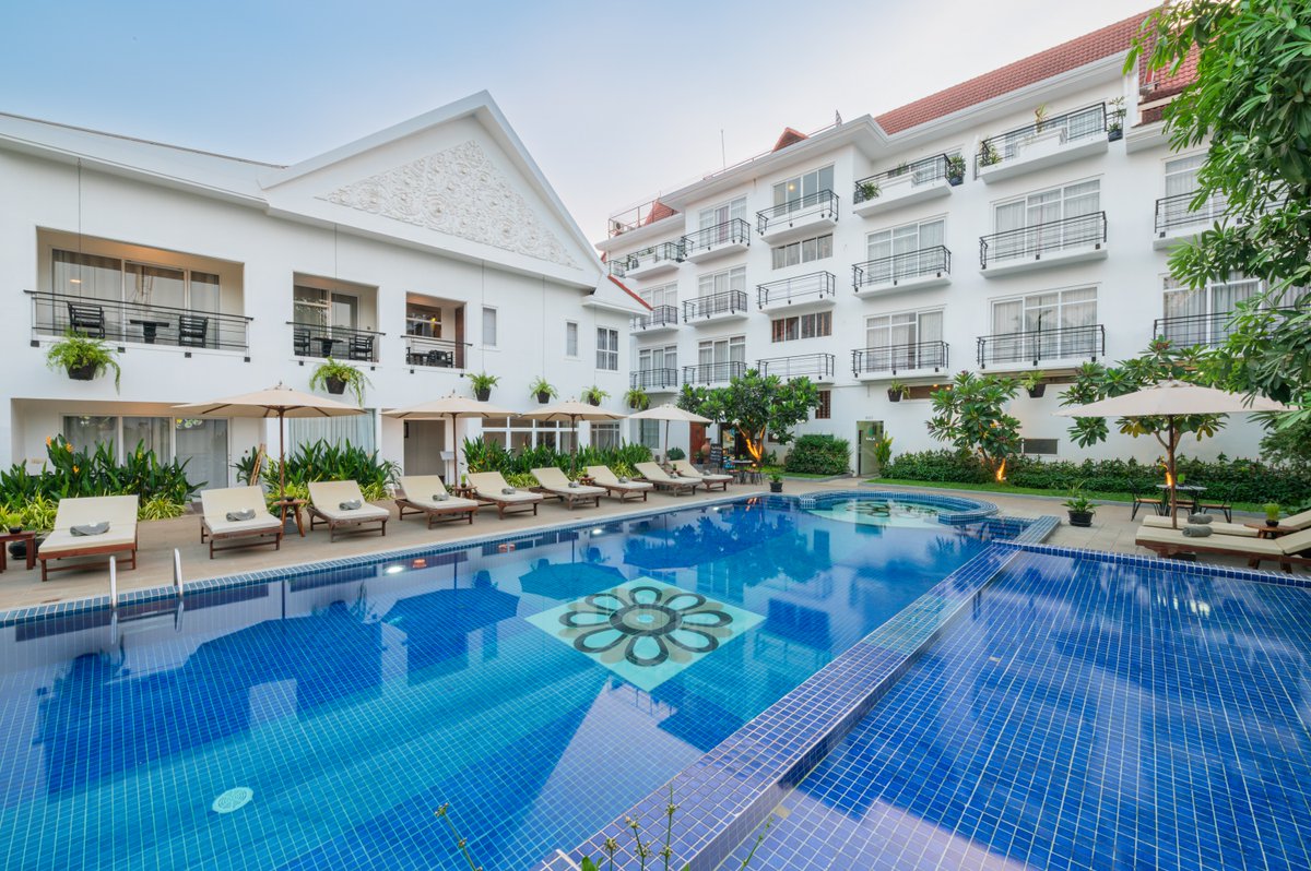 𝐏𝐨𝐨𝐥𝐬𝐢𝐝𝐞 𝐁𝐚𝐫 of Sala Siem Reap Hotel
Extension of stay, poolside bar where the place you would enjoy after day-tour.
Swim with drink and meal.
𝘿𝙖𝙞𝙡𝙮 𝙝𝙖𝙥𝙥𝙮 𝙝𝙤𝙪𝙧𝙨 𝙖𝙫𝙖𝙞𝙡𝙖𝙗𝙡𝙚 𝙛𝙧𝙤𝙢 4 𝙥𝙢 - 6 𝙥𝙢
#POOL #poolsidebar #siemreap #angkorwat #cambodia