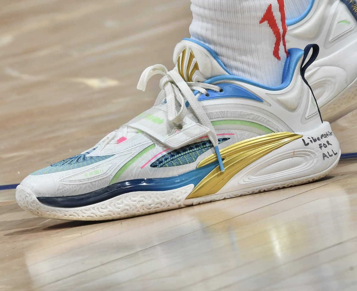 kyrie irving shoes tonight's game
