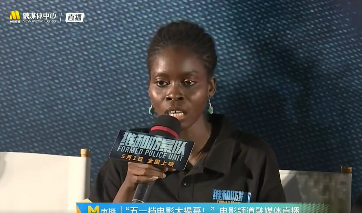 Oh, this is interesting. Mulan, the actress in FPU, said in the premiere that she has relatives overseas who are working with UN peacekeeping police, so when she joined the film, she did some research and asked them what it’s like to (+) #WangYibo #WangYibo_FormedPoliceUnit