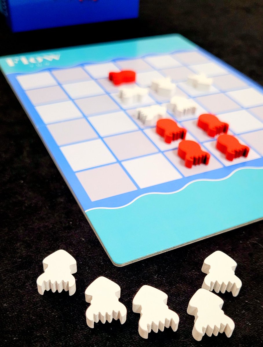'Flow' (@DICESFC) is an interesting strategic Connect4-esque game. You place your cephalopod pointing a certain direction, as you can push it (+ all pieces in front of it) in that direction on future turns. Thinky + fun!
#ゲームマーケット2024 #ゲムマ2024春 #TokyoGameMarket2024
