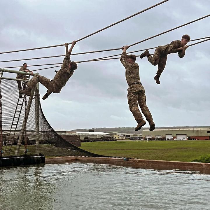 The April Commando Conditioning Course at @24Cdo has been taking place.

Here you can see potential Commandos being introduced to Bottom Field, conducting regain practices on the rejuvenated ropes 💪 

Good luck to those on course! ✊

#commandosappers #SapperFamily