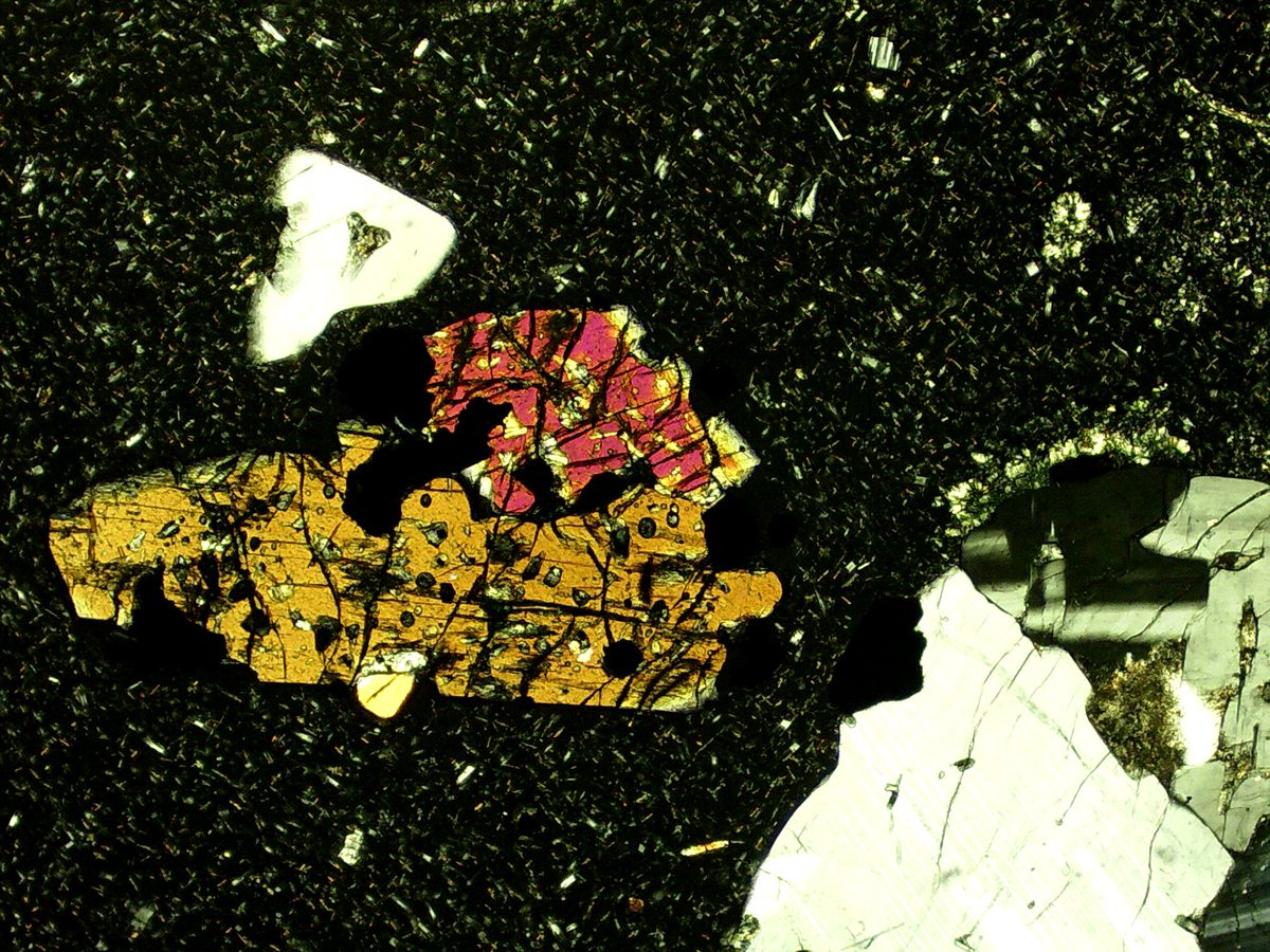 Pitchstone is a glassy volcanic rock formed by the rapid cooling of silicate-rich lava. This specimen was found on the Isle of Arran, where such rock was used to craft blades during the Stone Age and Bronze Age! #LapworthRocks #ThinSectionThursday #mineral #geology #geologyrocks