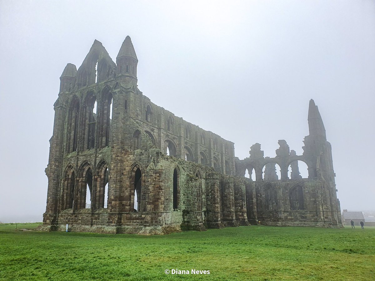 Whitby Abbey looking pretty in any kind of weather 😍 @WhitbyAbbey, @EnglishHeritage, @VisitWhitby, @StormHour, @ThePhotoHour #photooftheday #whitby #architecture #loveukweather #thursdayvibes