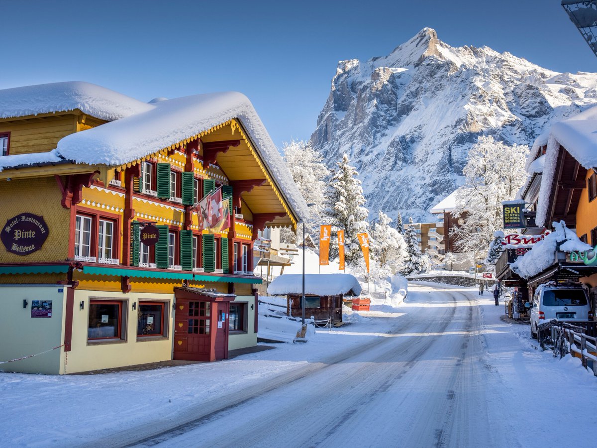 📍Grindelwald, Switzerland resembles a place straight out of a fantasy movie 😍 Tag the person you would want to visit this place with

(📷: Jungfrau Region Tourismus AG / @grindelwald_eiger)

#grindelwald #grindelwalddorf #ski #skiing #skimaxholidays